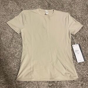 Lululemon wundermost shirt size medium new with tags